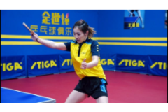 车晓曦反手拉下旋拧拉的乒乓球教学视频：