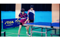 吴雪乒乓球视频教学：正手拉下旋首先“底盘”一定要稳！