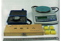 选购保养乒乓球器材都需要哪些工具：硬度计、AB胶、海绵块