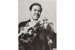 把名字刻在世乒赛单打奖杯上的中国人之一：容国团